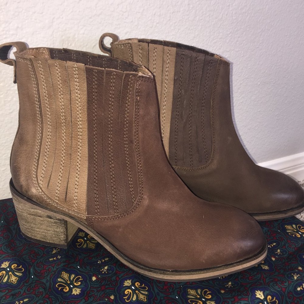 Rebels Drea chelsea boot size 8